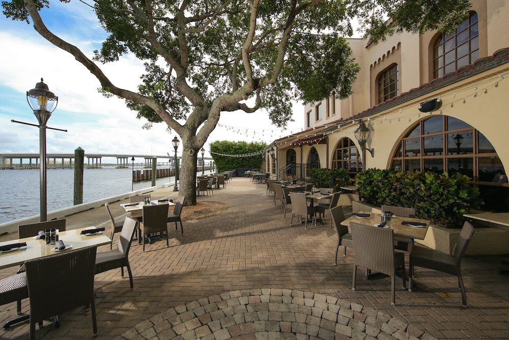 Top 6 Dock and Dine Restaurants on The Manatee River
